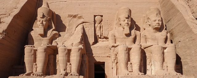 Abu Simbel mitología egipcia